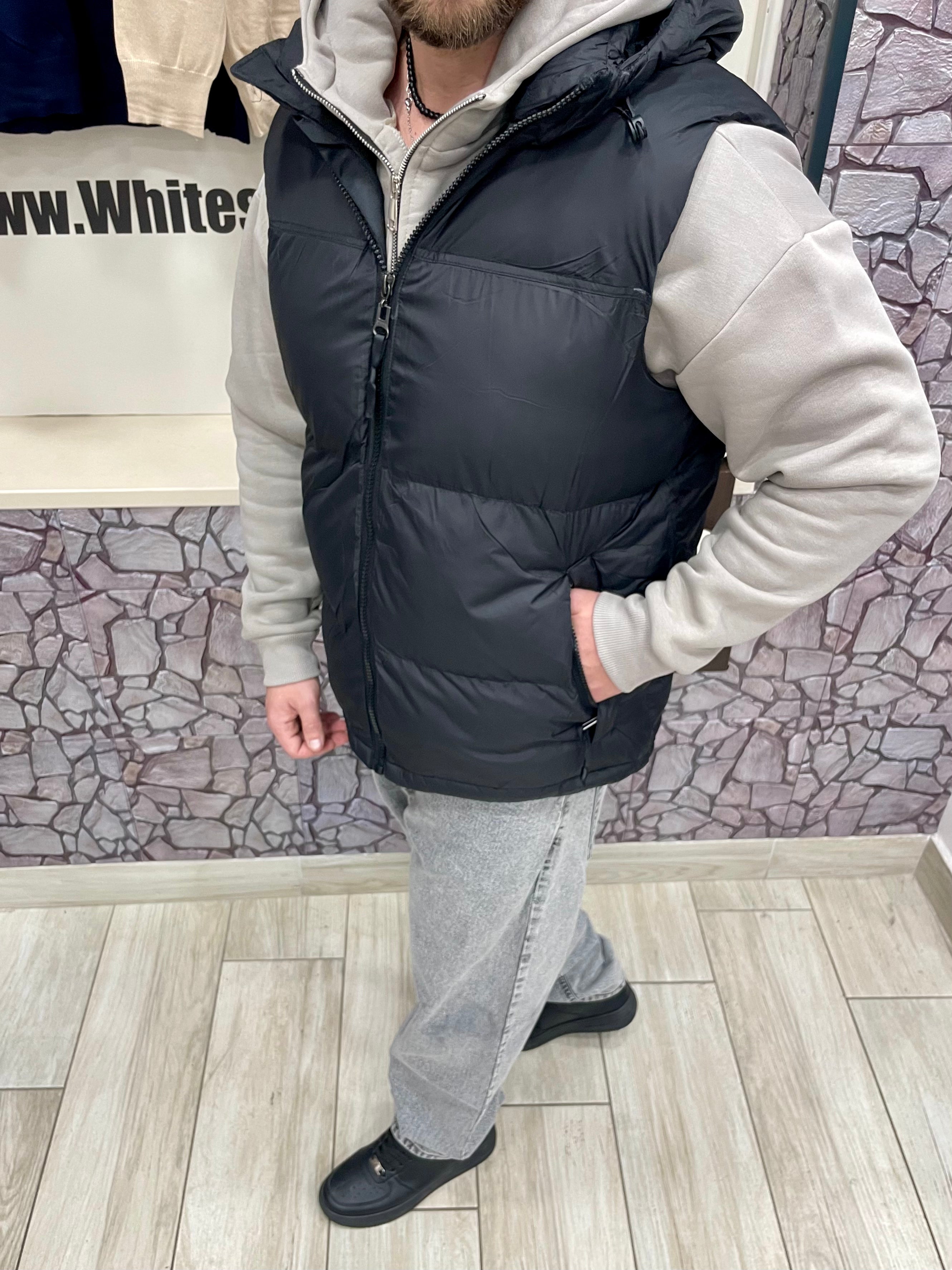 Gilet modello bomber con cappuccio removibile