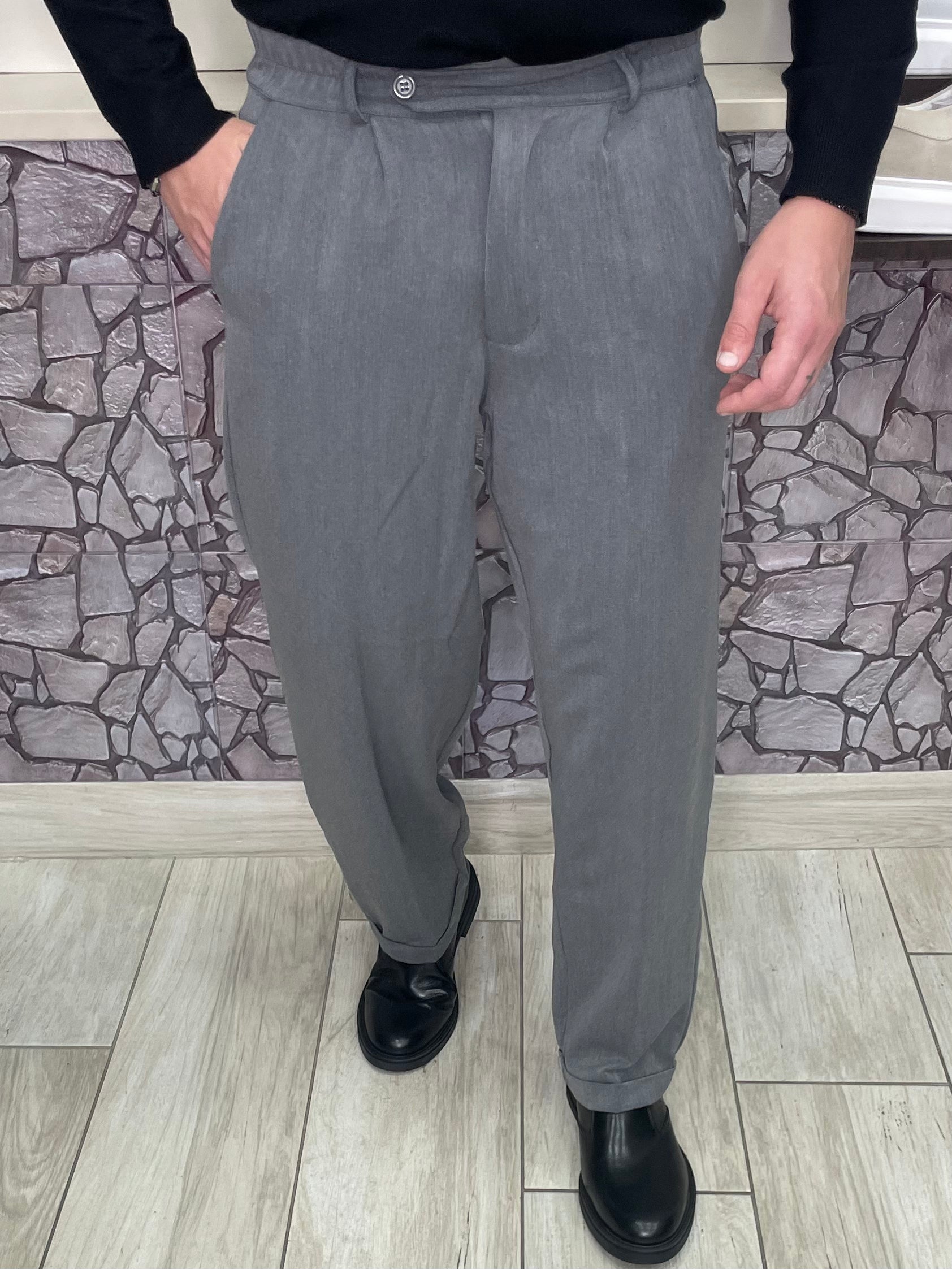 Pantalone fondo ampio chiusura con fascia e bottone