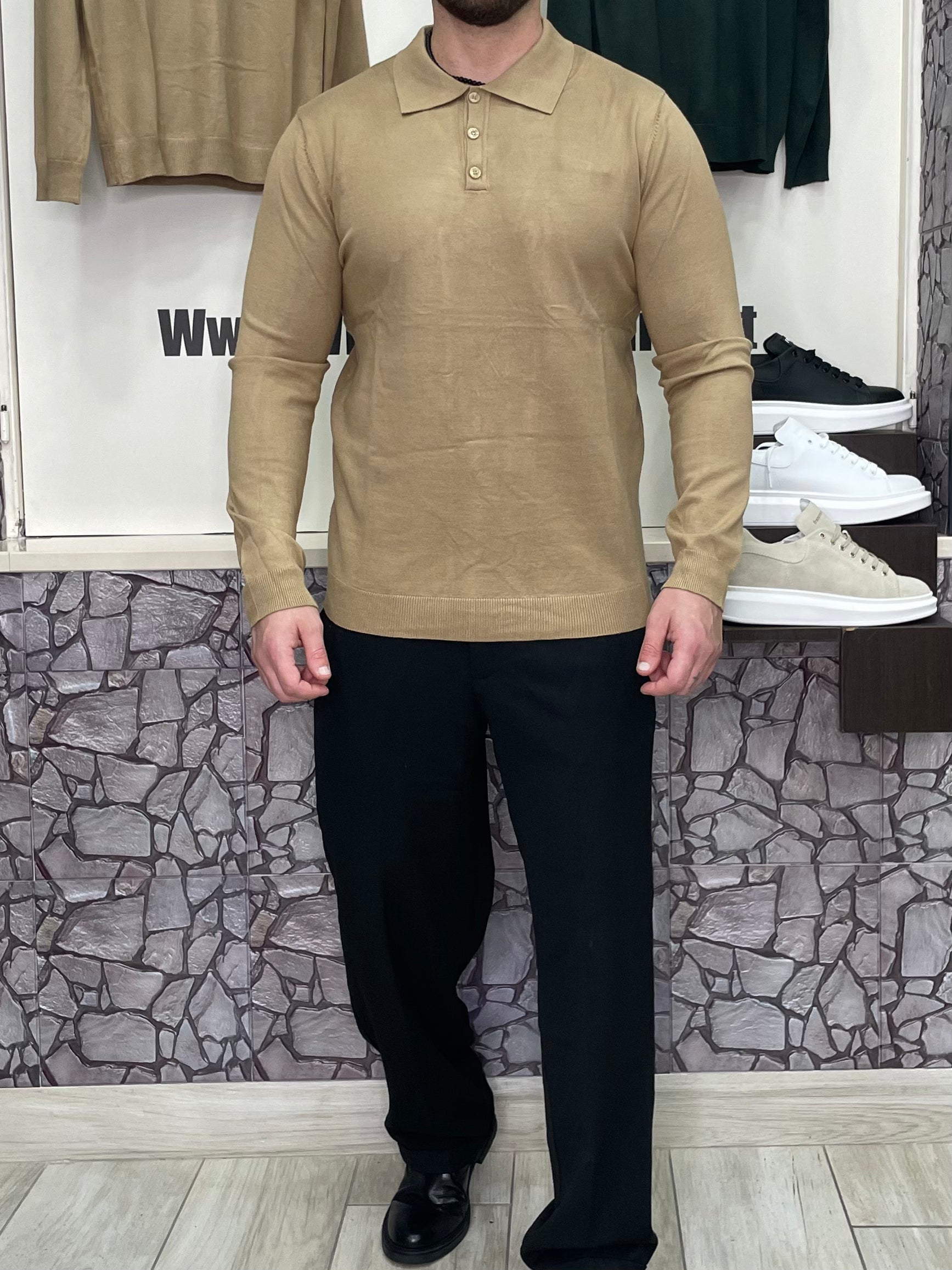 Polo con bottoni in lana pettinata