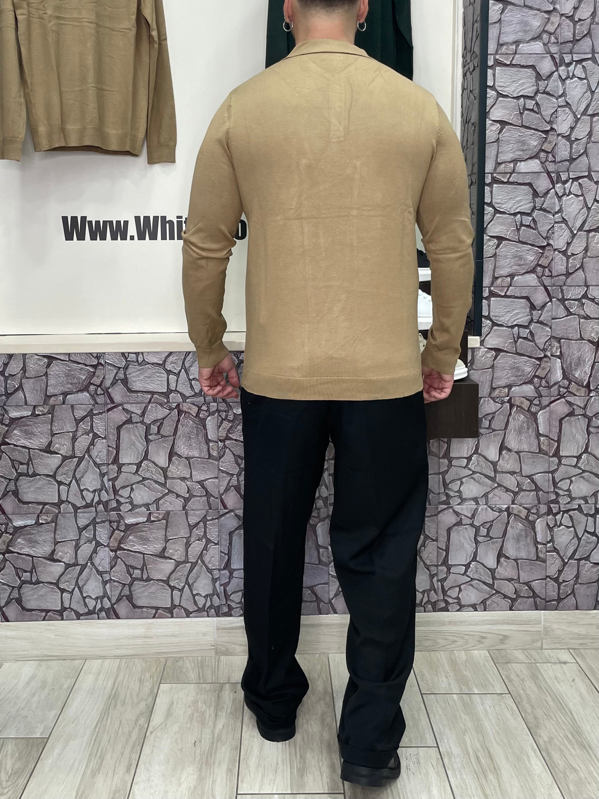 Polo con bottoni in lana pettinata