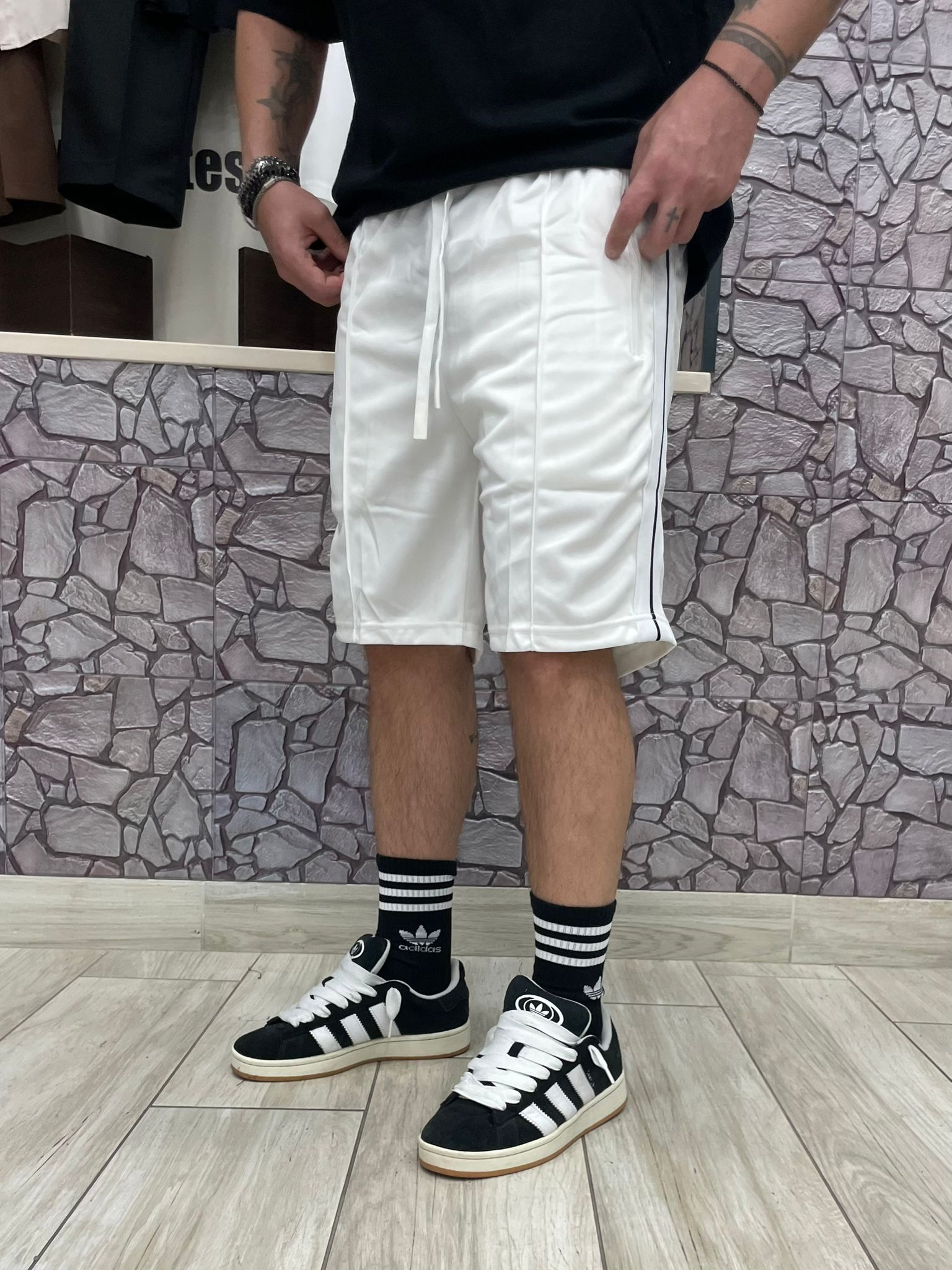 Pantaloncini con bande laterali disponibile vari colori