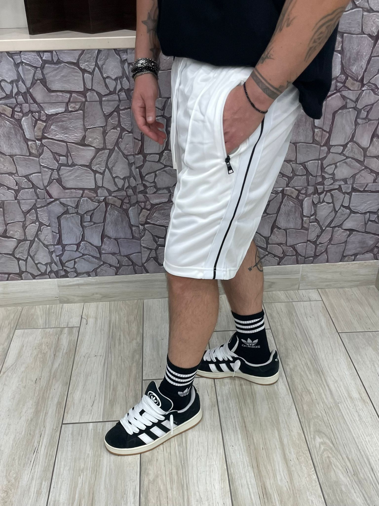 Pantaloncini con bande laterali disponibile vari colori