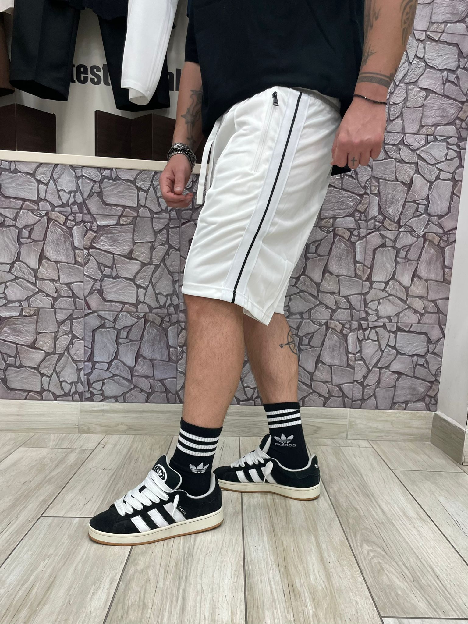 Pantaloncini con bande laterali disponibile vari colori