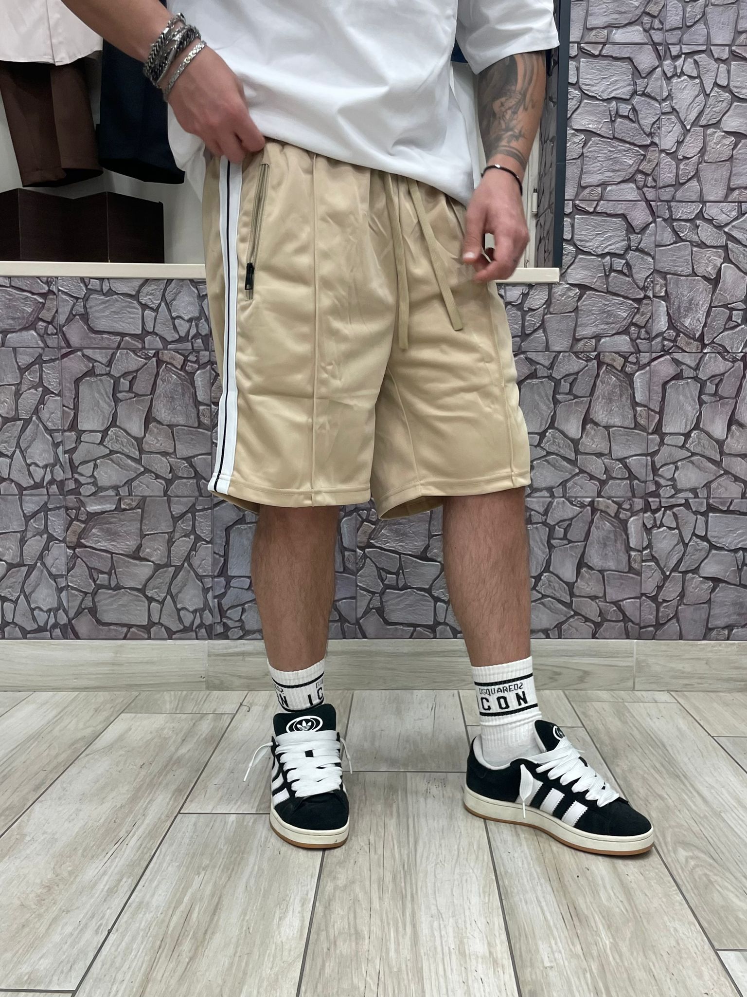 Pantaloncini con bande laterali disponibile vari colori