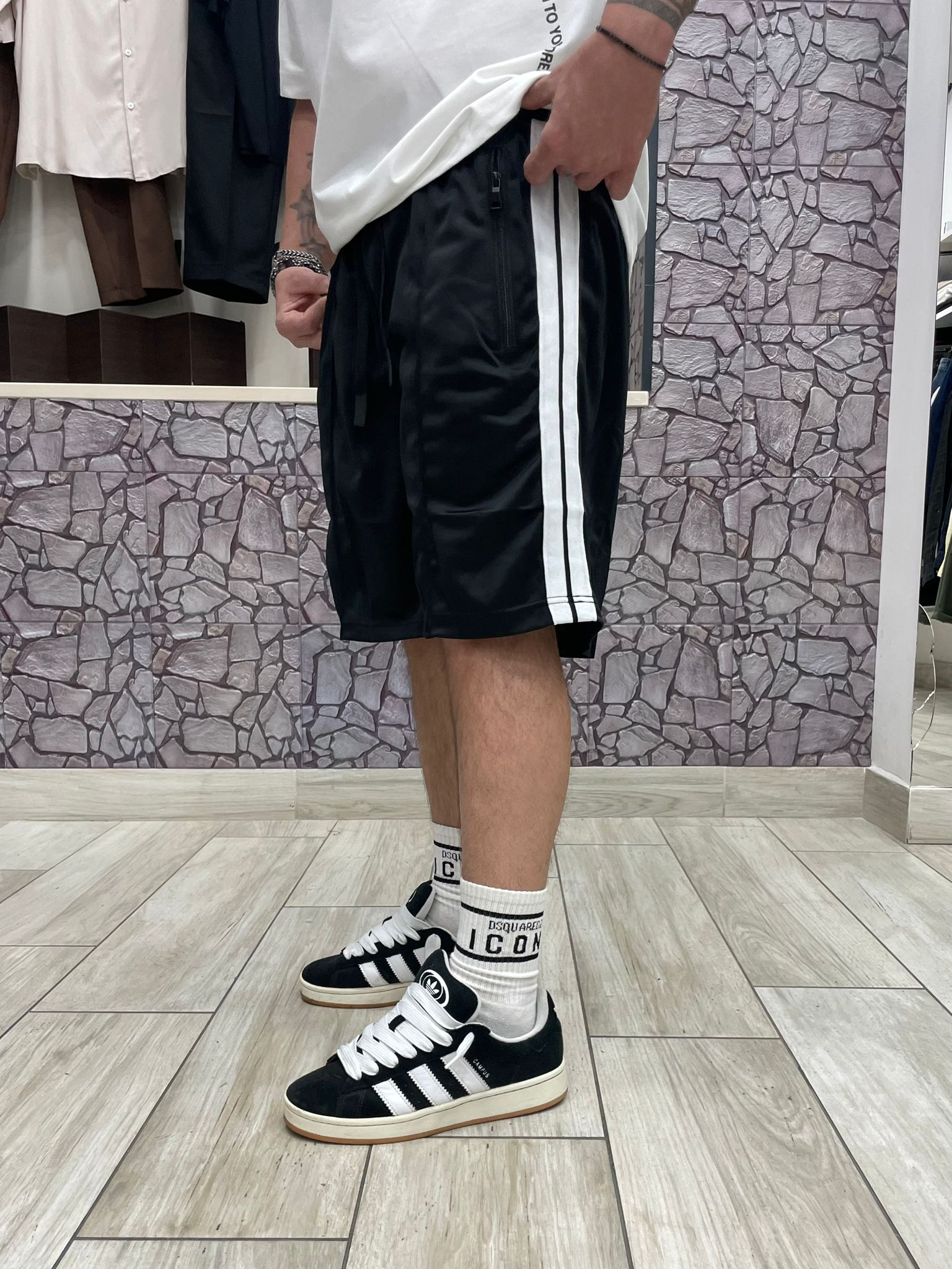 Pantaloncini con bande laterali disponibile vari colori