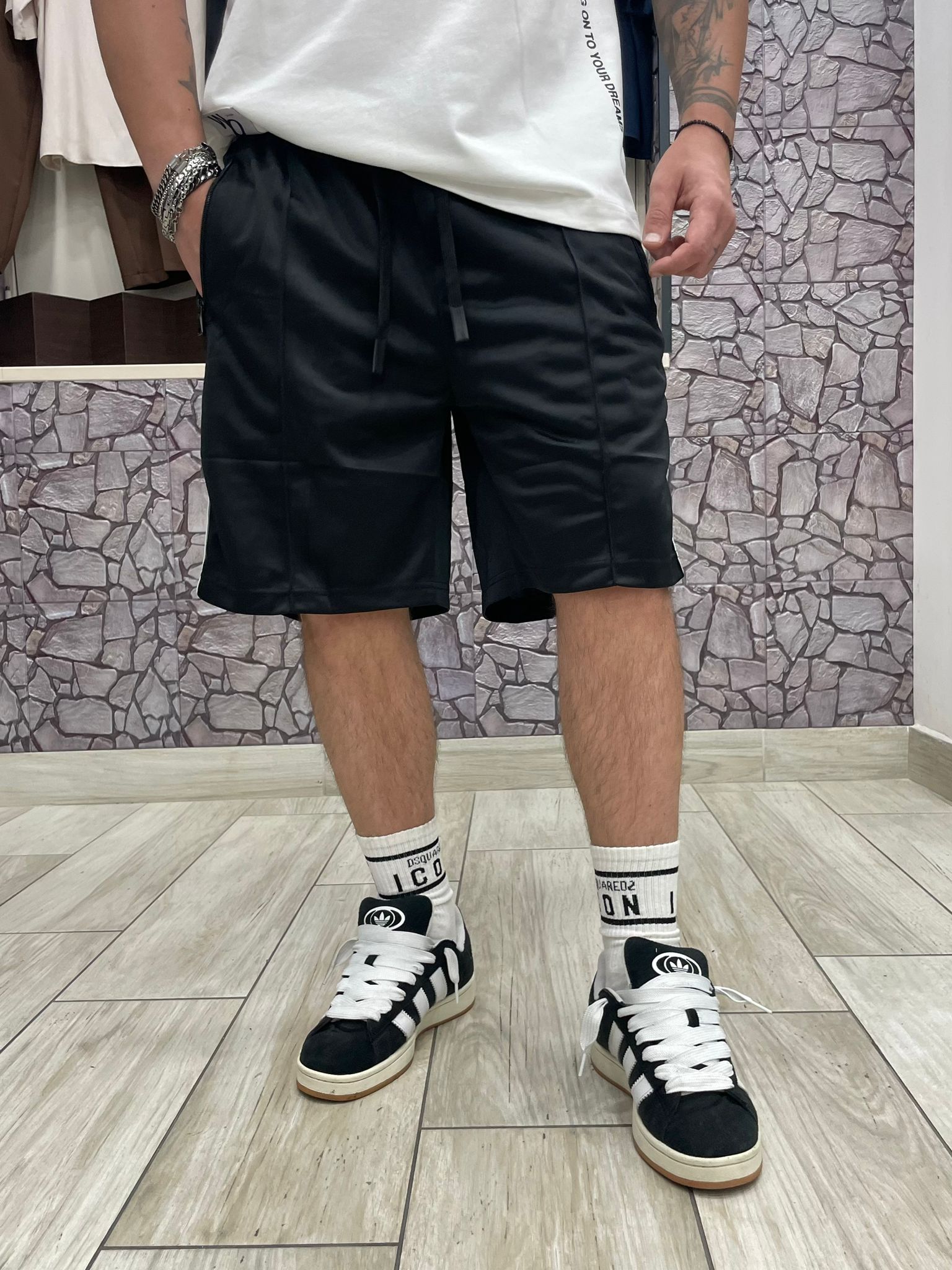 Pantaloncini con bande laterali disponibile vari colori