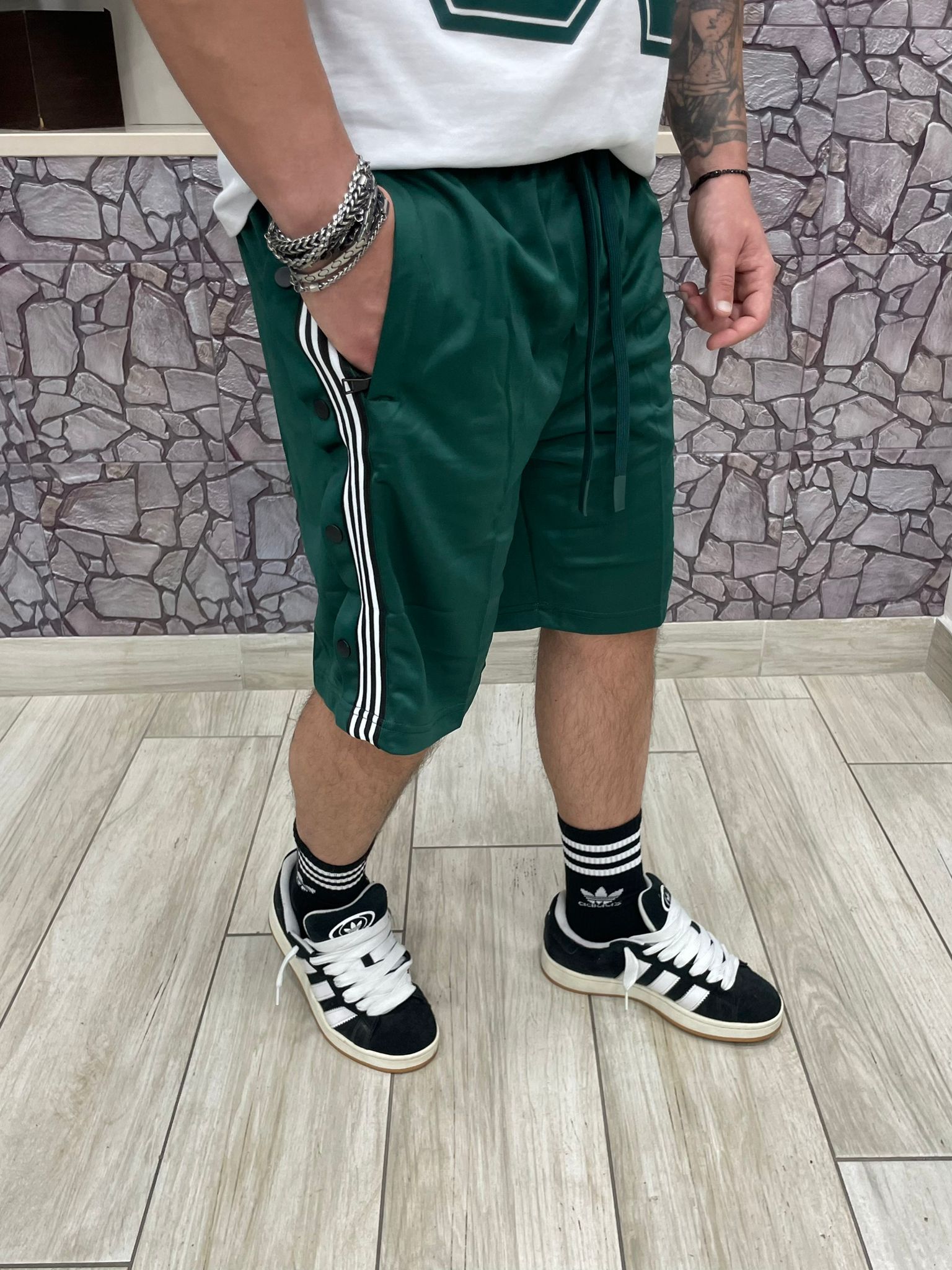 Pantaloncini con bande e bottoni finti disponibile vari colori