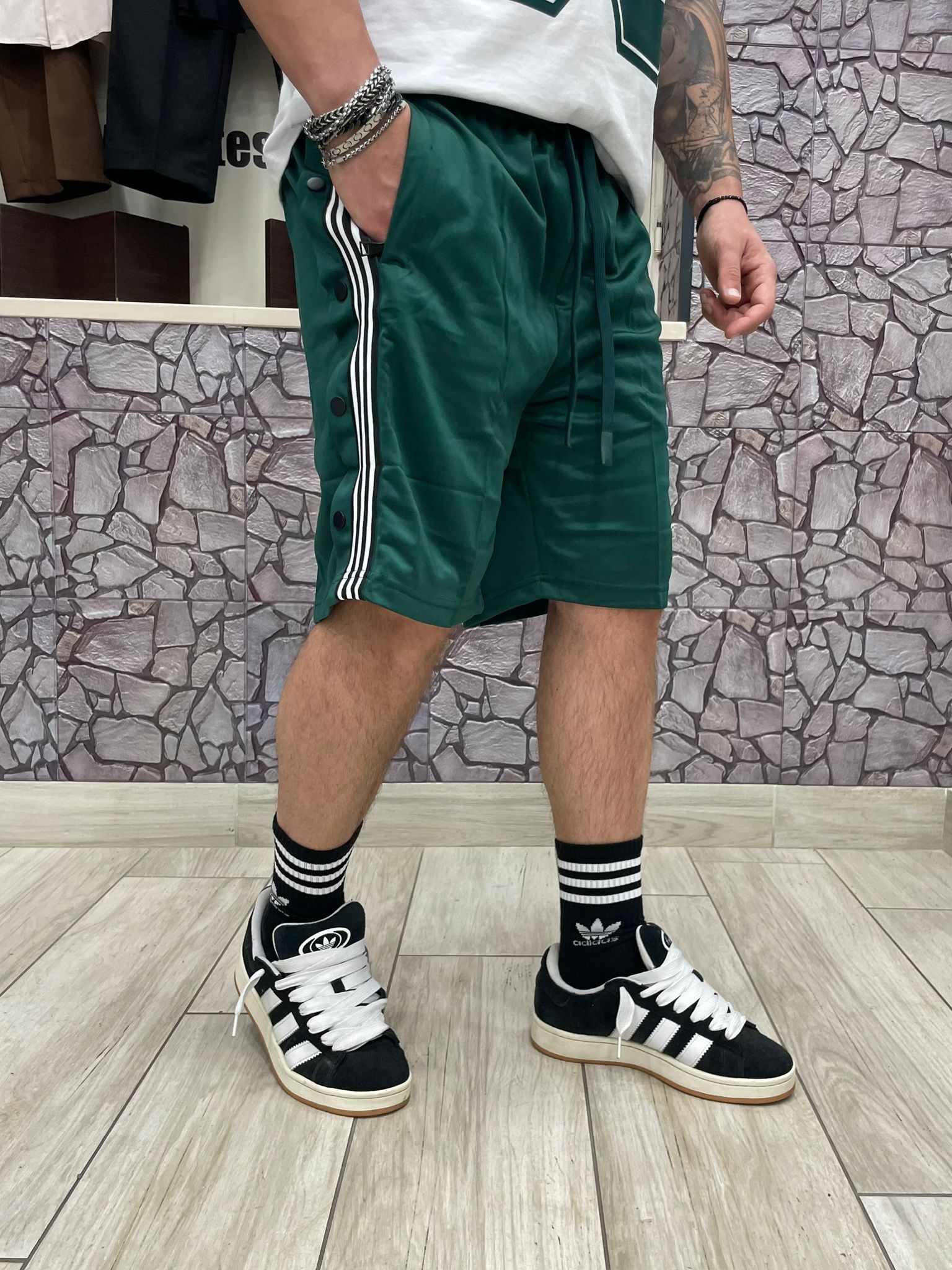 Pantaloncini con bande e bottoni finti disponibile vari colori