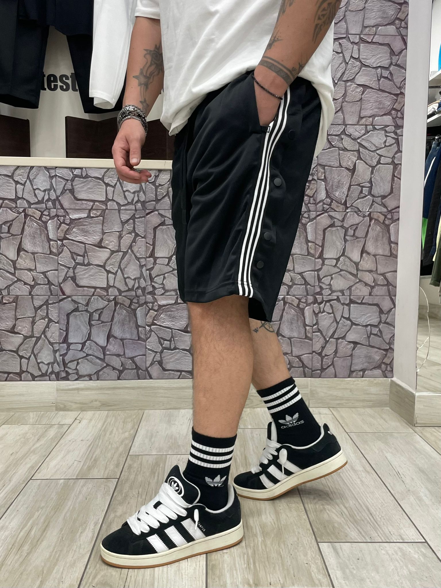 Pantaloncini con bande e bottoni finti disponibile vari colori