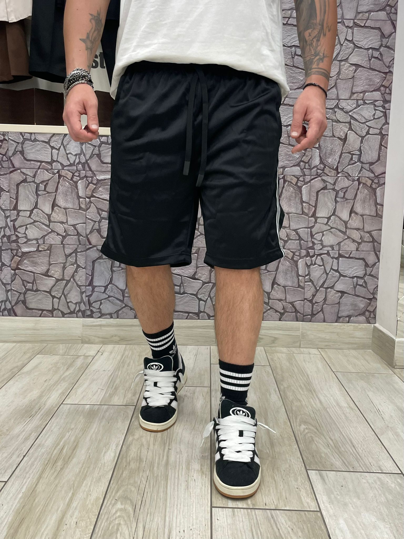 Pantaloncini con bande e bottoni finti disponibile vari colori