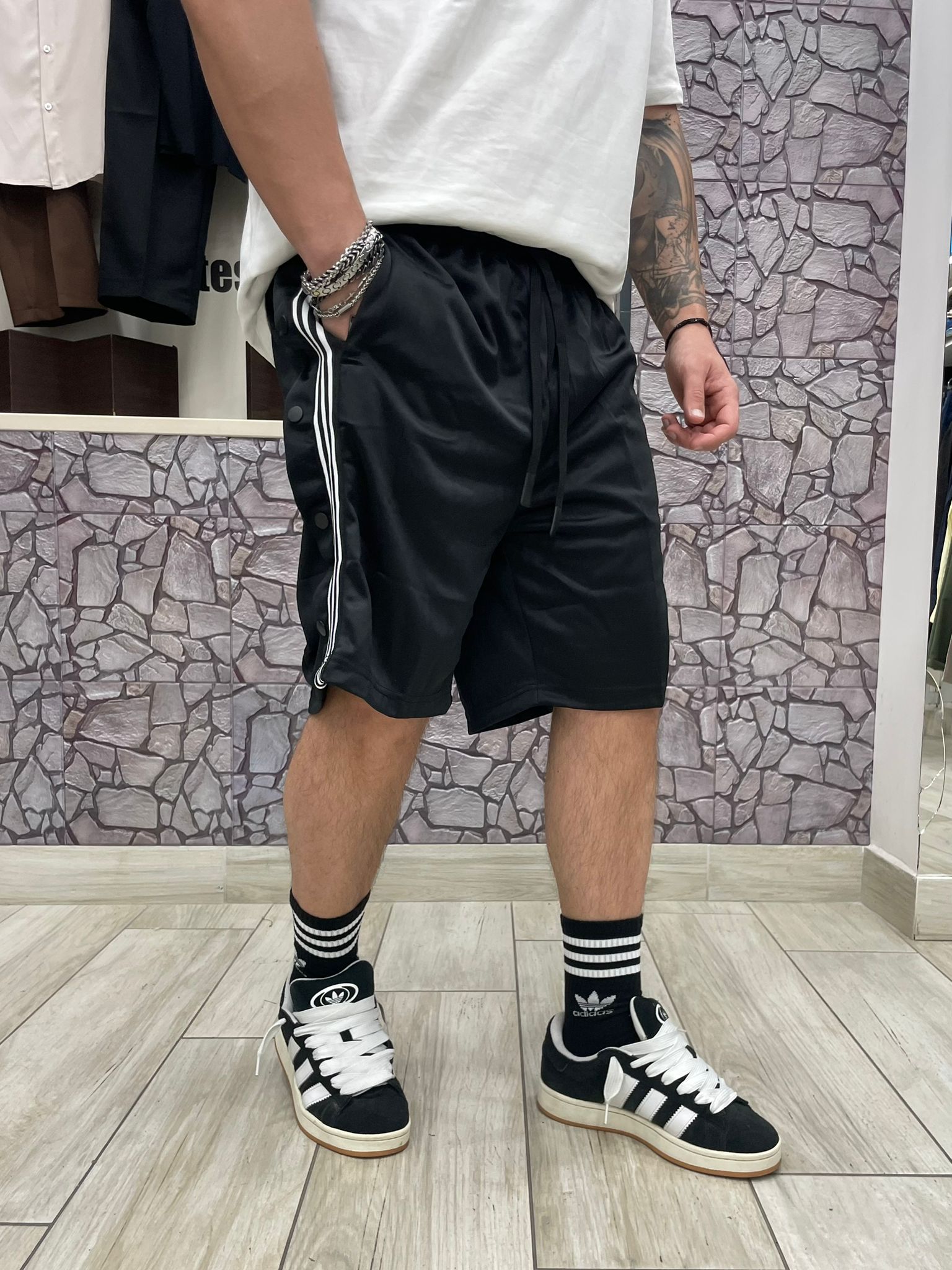 Pantaloncini con bande e bottoni finti disponibile vari colori