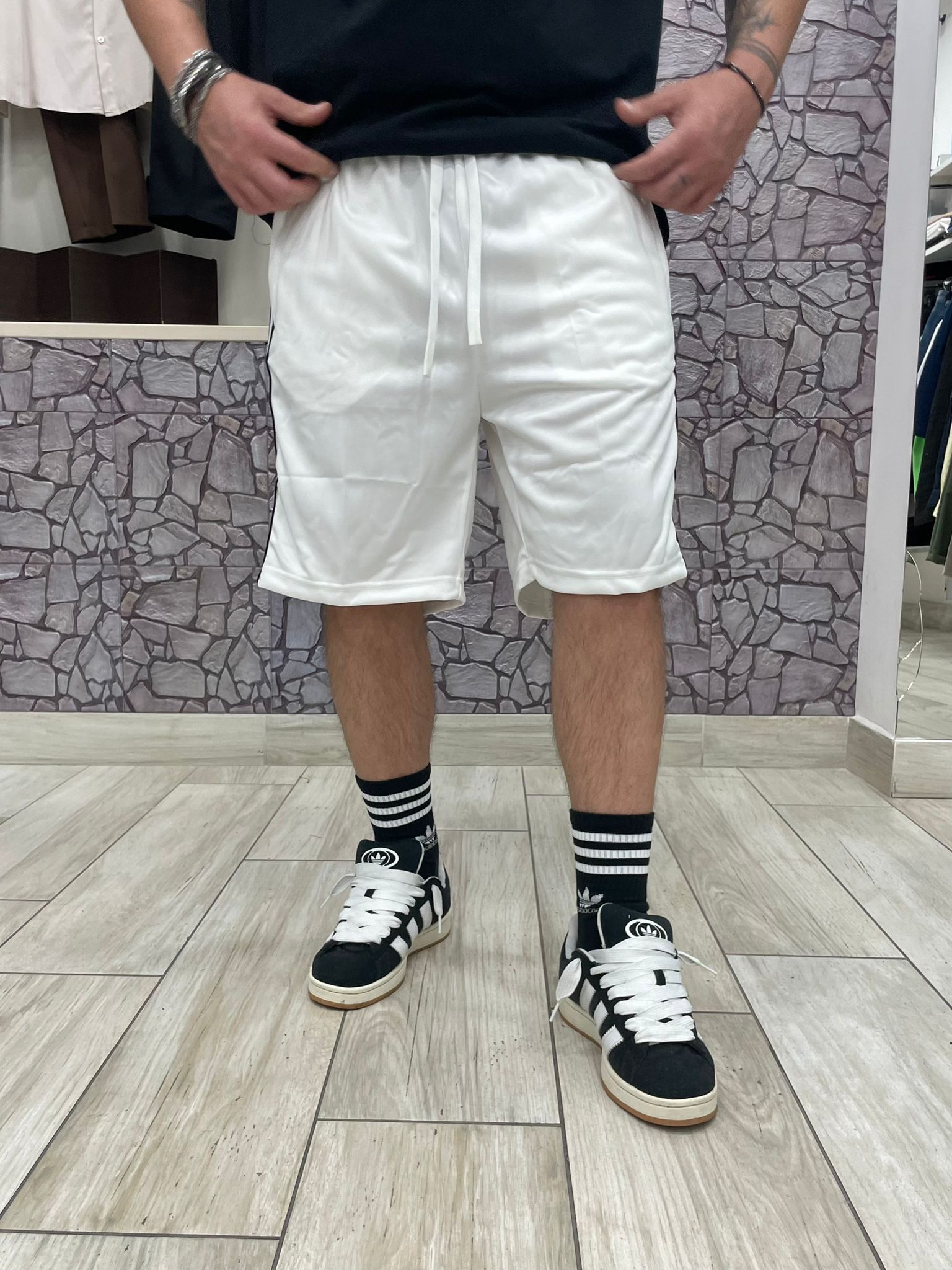 Pantaloncini con bande e bottoni finti disponibile vari colori