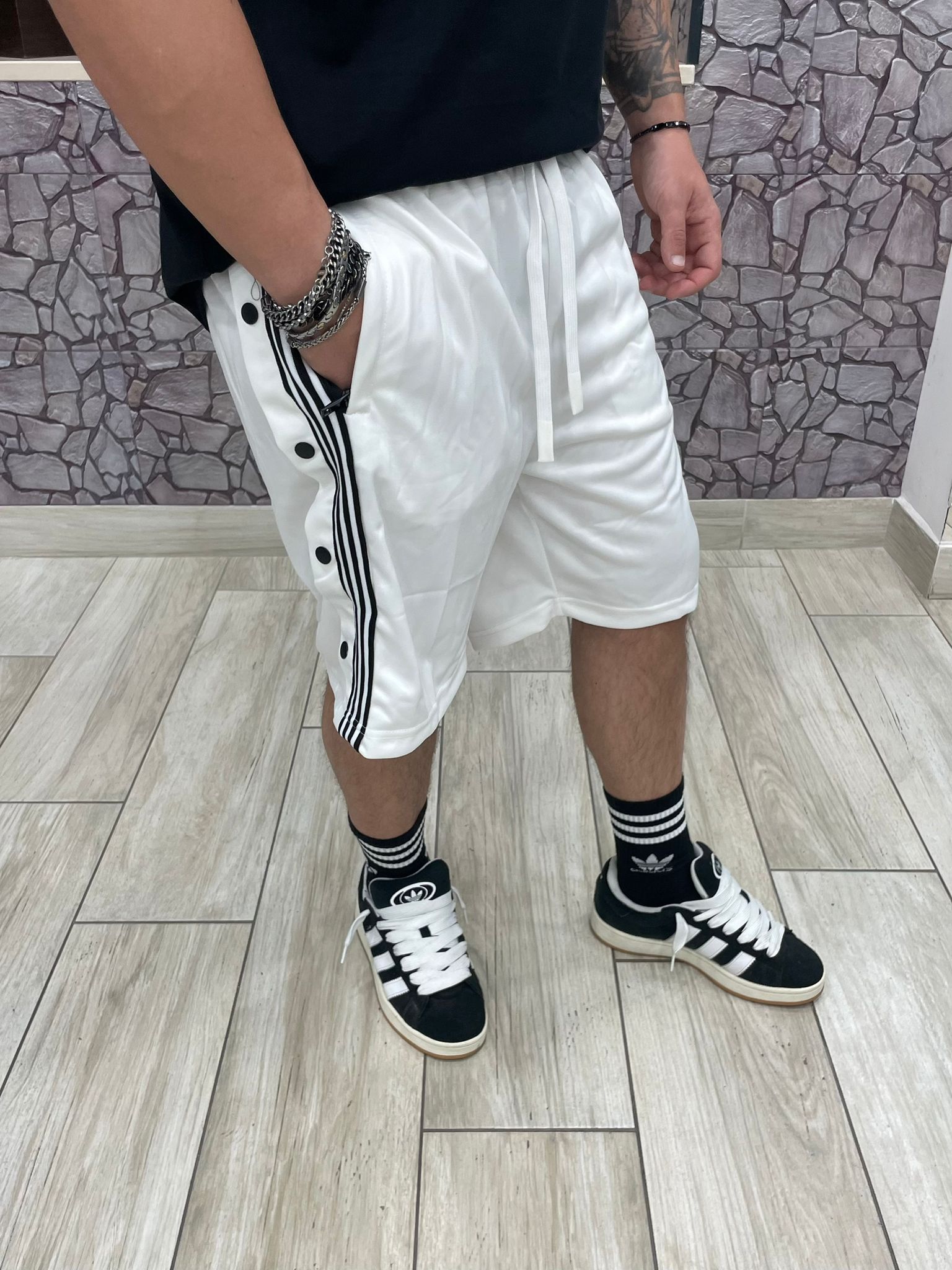 Pantaloncini con bande e bottoni finti disponibile vari colori