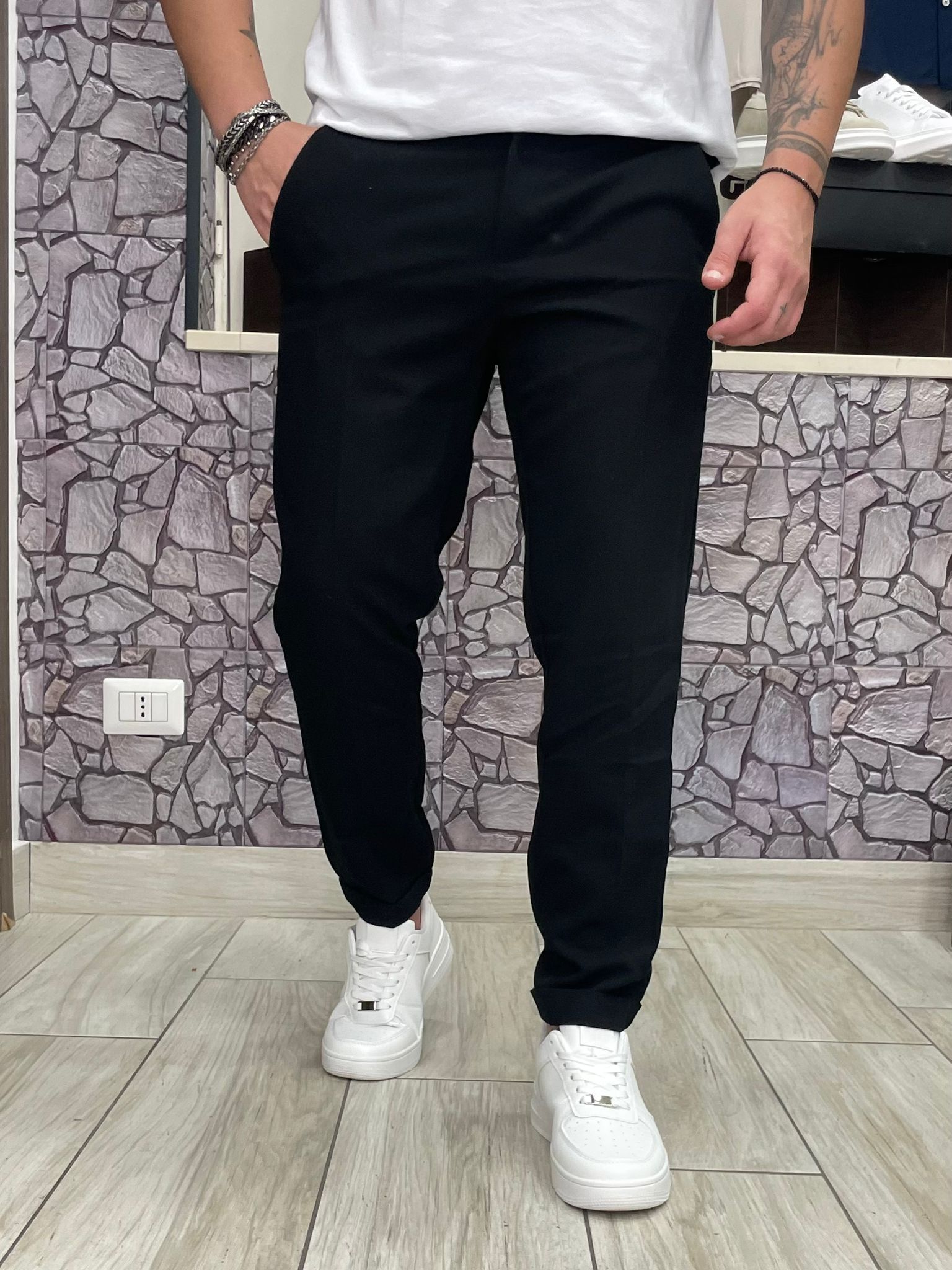 Pantalone modello capri colore Nero