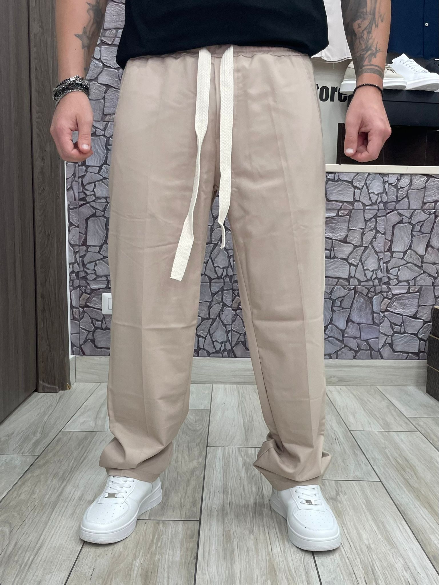 Pantalone fondo largo con laccio regolabile in vita colore Beige