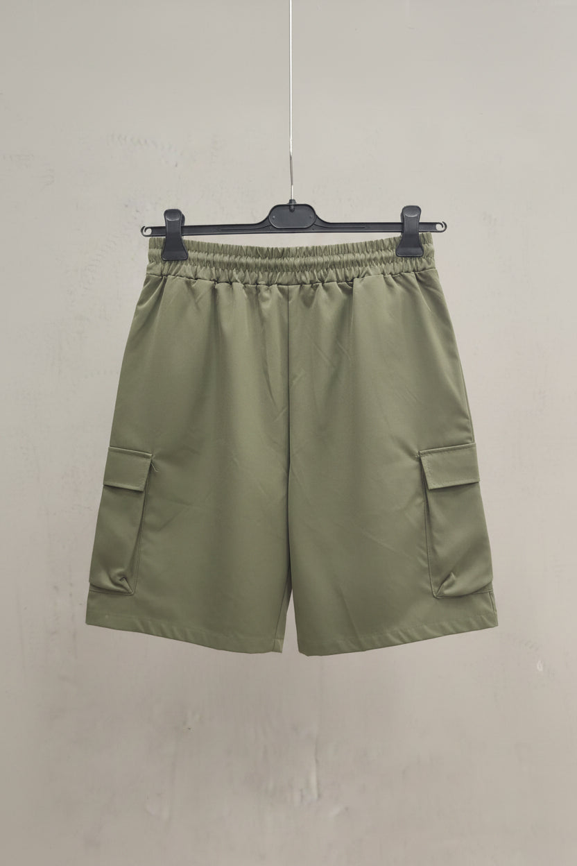 BERMUDA IN COTONE CON TASCONI COLORE VERDE