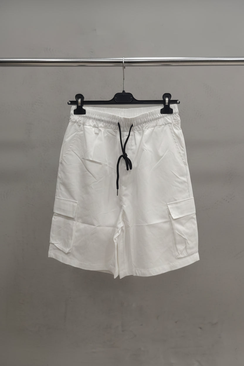 BERMUDA IN COTONE CON TASCONI COLORE BIANCO