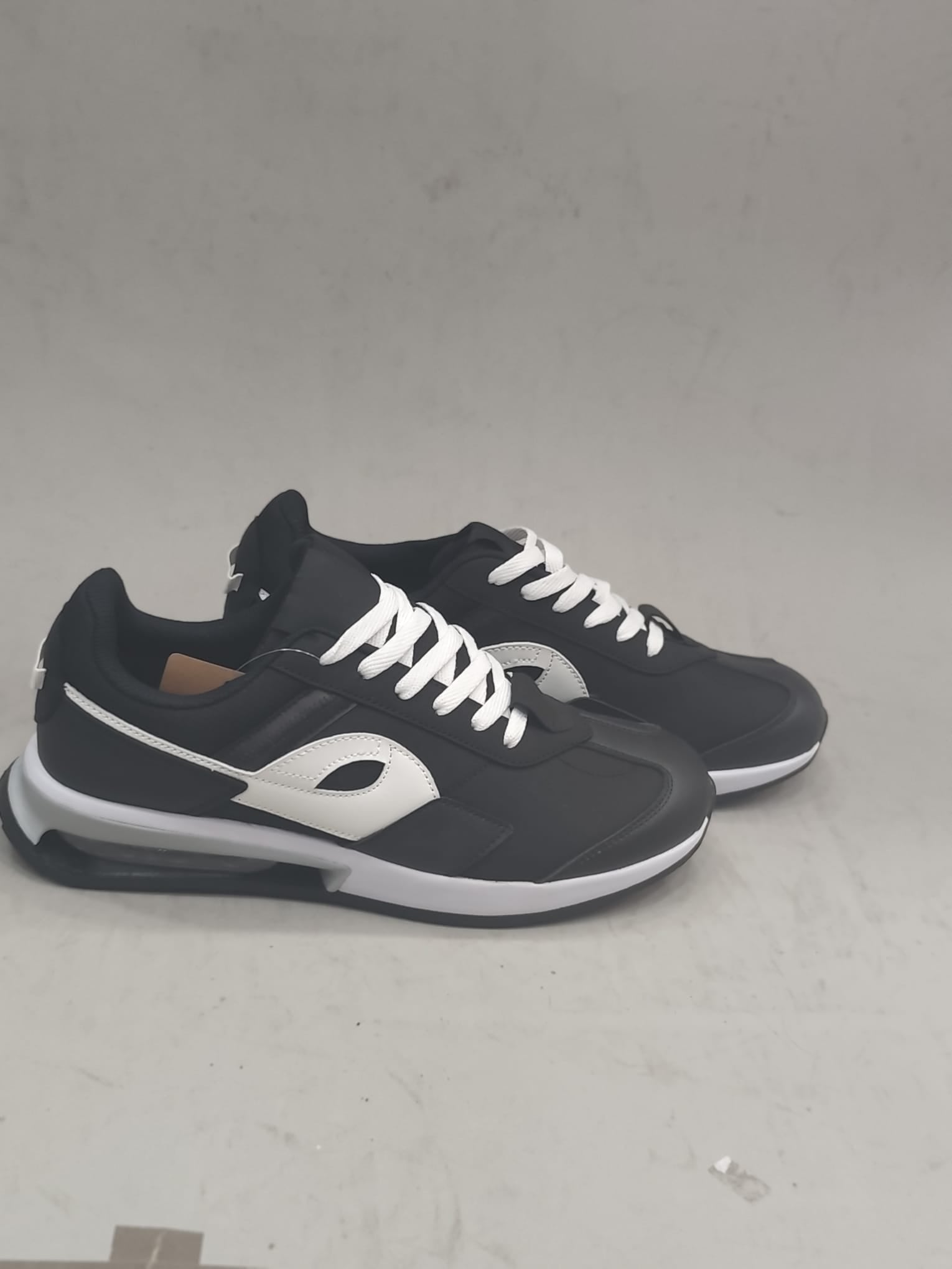 Scarpe RUNNING colore nero