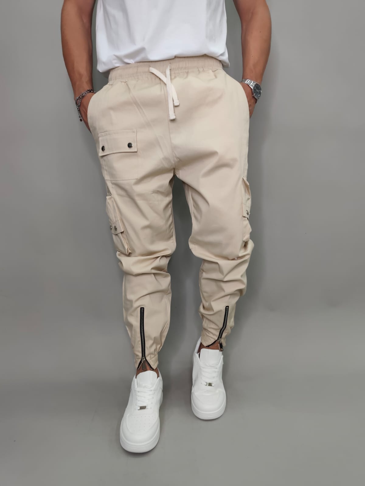 CARGO CON TASCONI E ZIP COLORE BEIGE