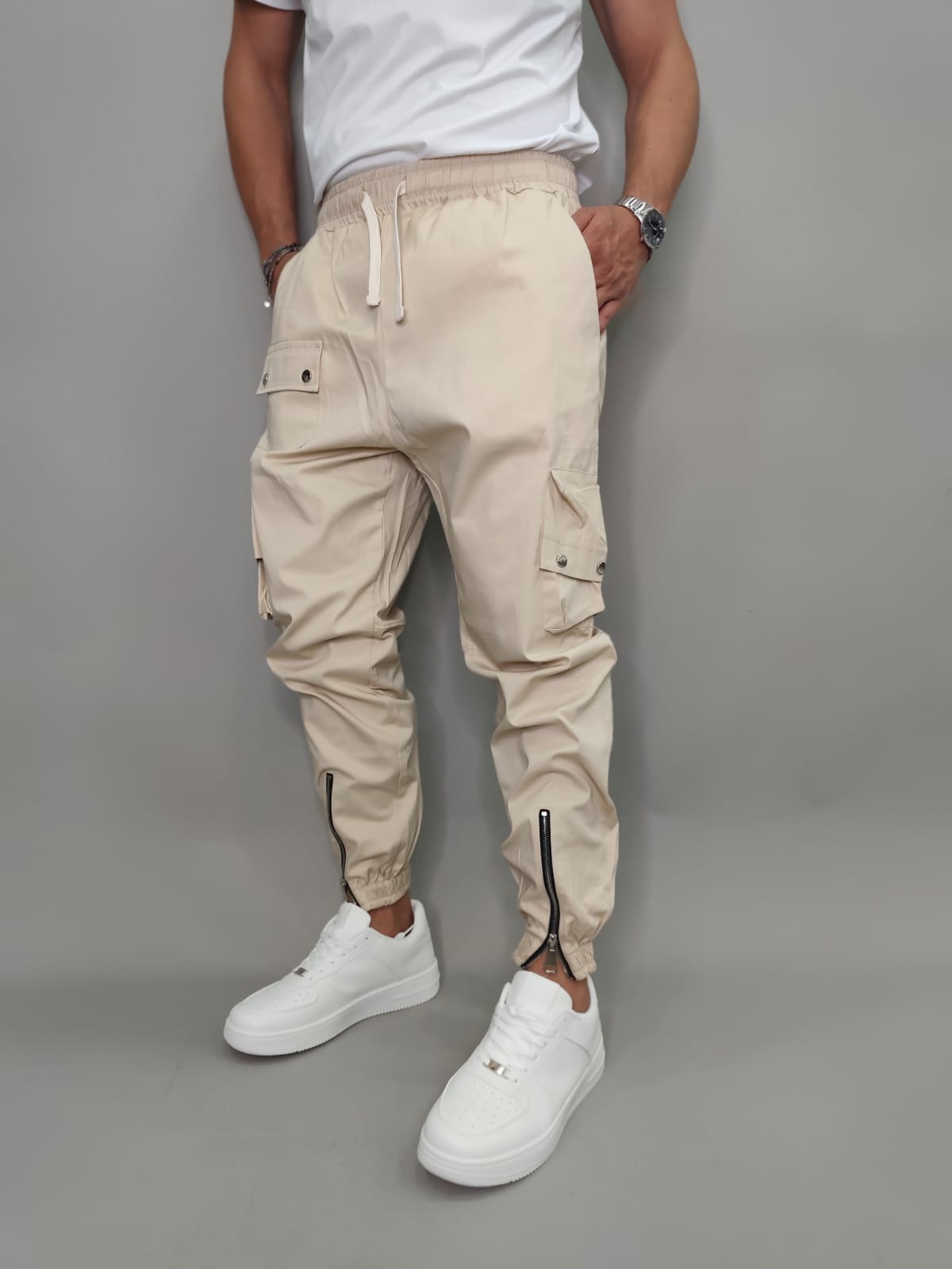 CARGO CON TASCONI E ZIP COLORE BEIGE