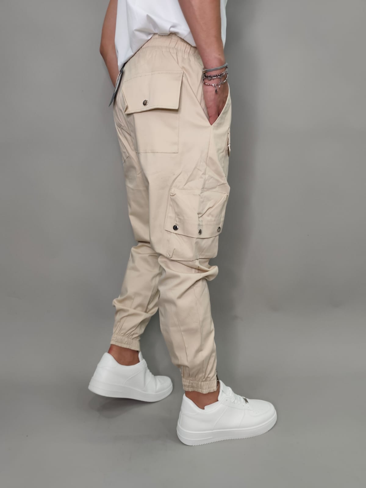 CARGO CON TASCONI E ZIP COLORE BEIGE