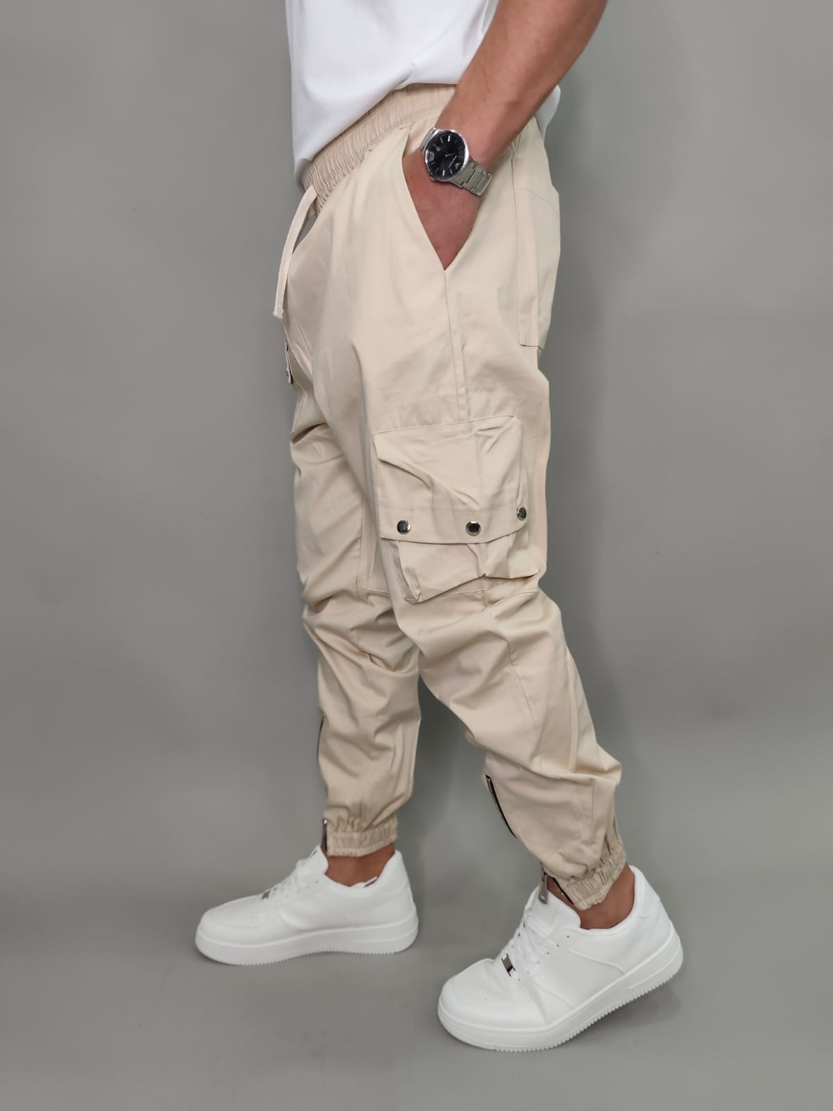 CARGO CON TASCONI E ZIP COLORE BEIGE