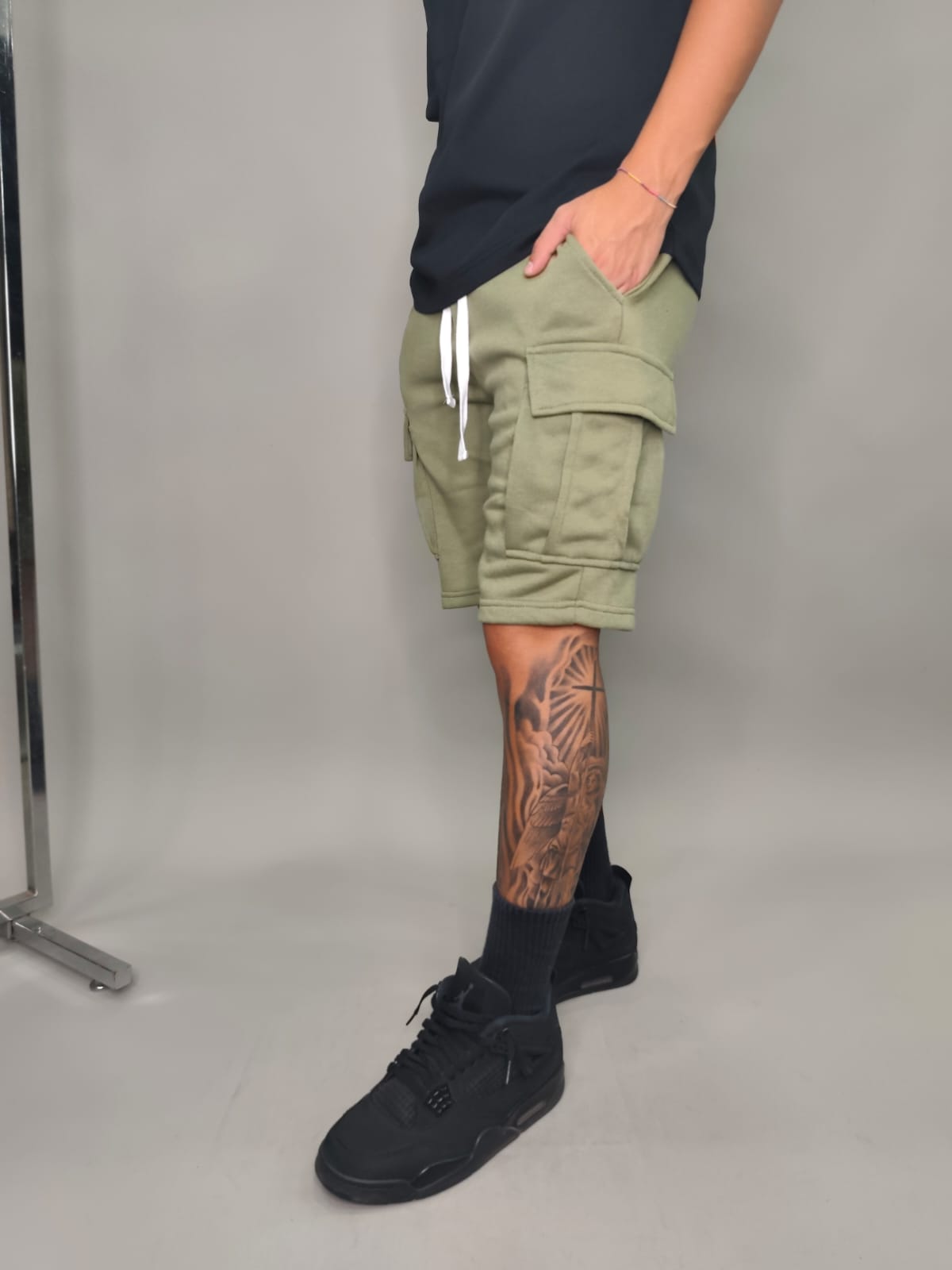 BERMUDA BASIC CON TASCONI COLORE VERDE