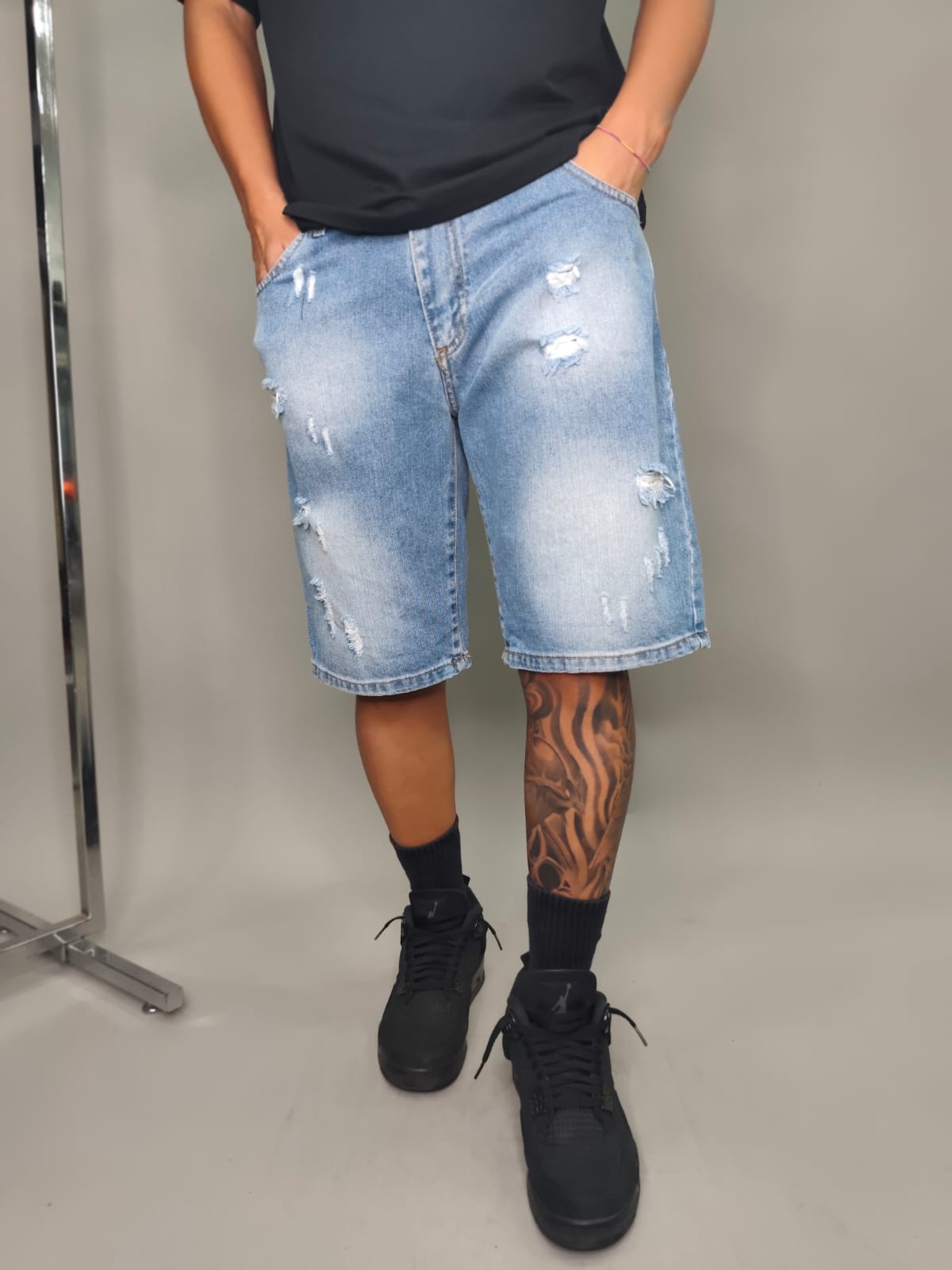 BERMUDA IN DENIM CON STRAPPI