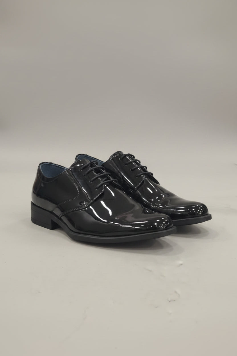 Mocassino lucido con lacci colore nero