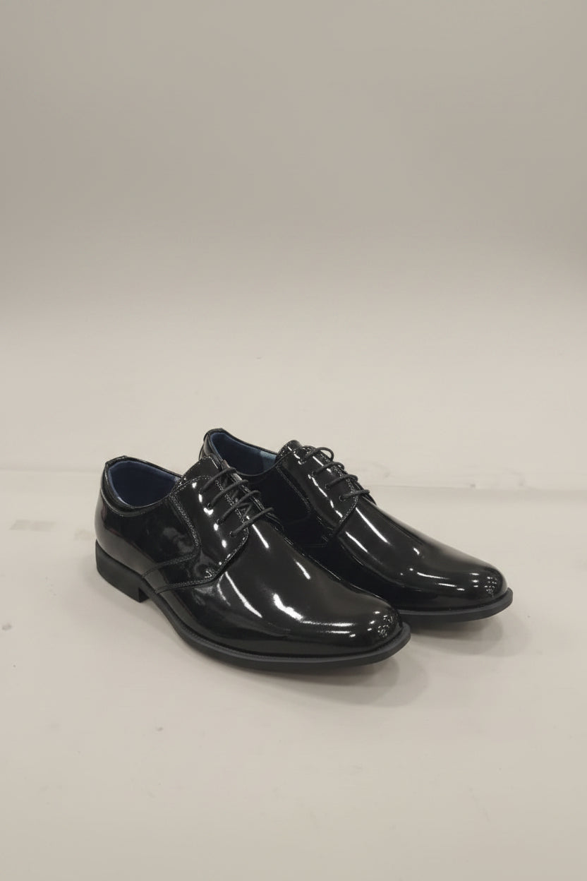Mocassino lucido con lacci colore nero