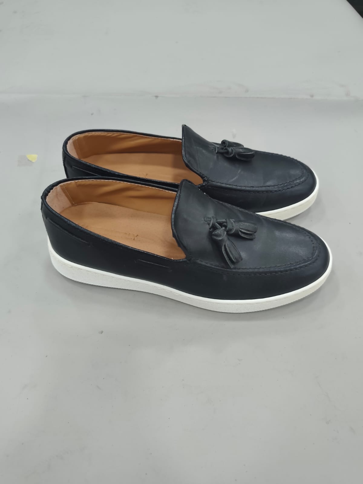 Mocassino sportivo con fiocco nero\bianco