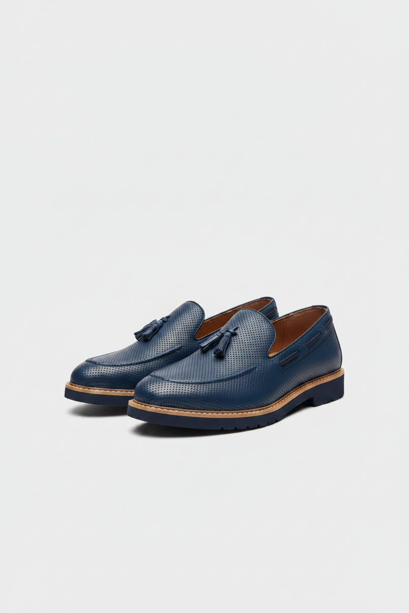 Mocassino uomo blu traforato con fiocco
