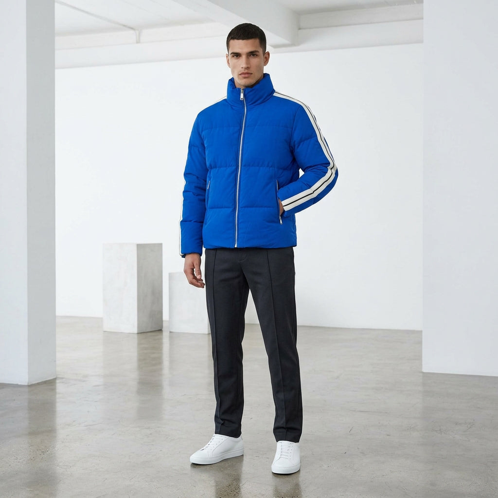 Bomber con cappuccio a scomparsa colore blu elettrico