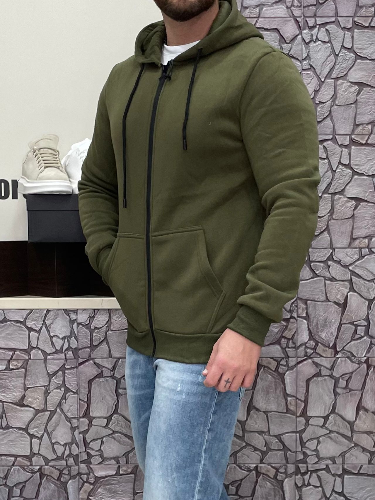 Felpa Basic con zip e cappuccio