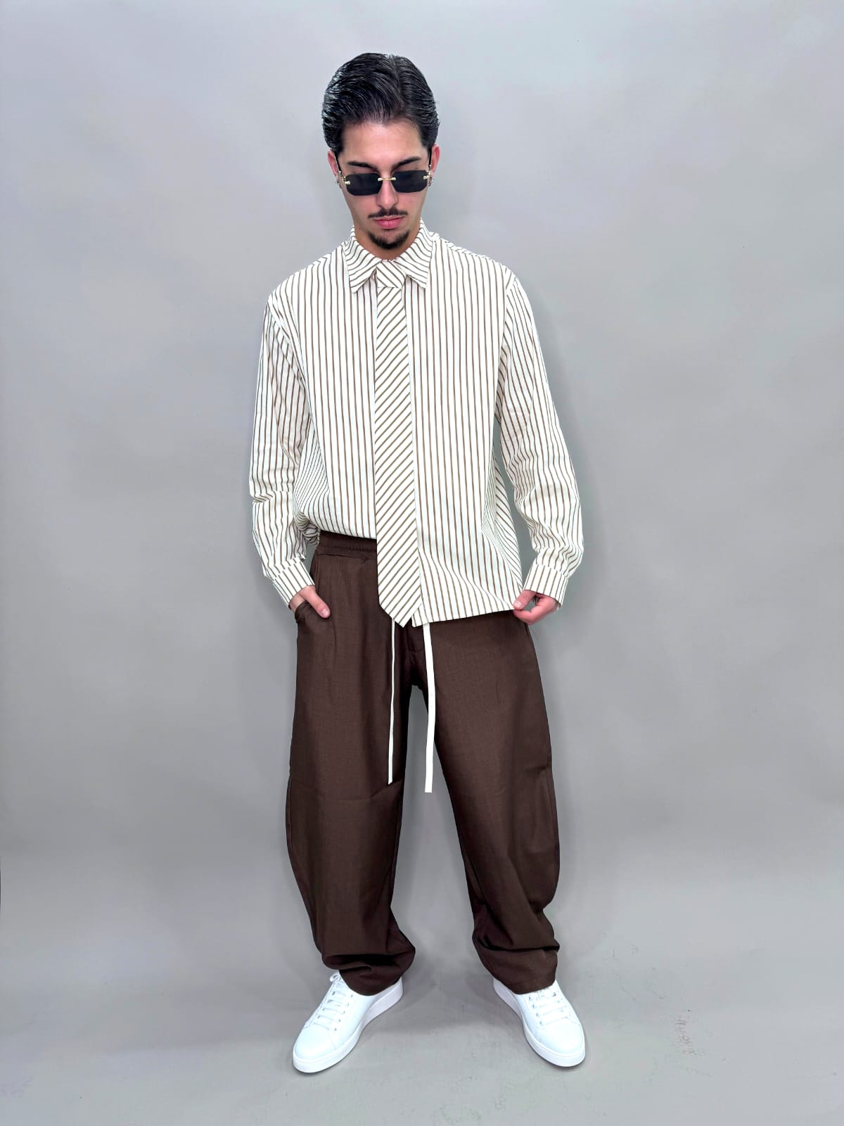 CAMICIA CON CRAVATTA A RIGA