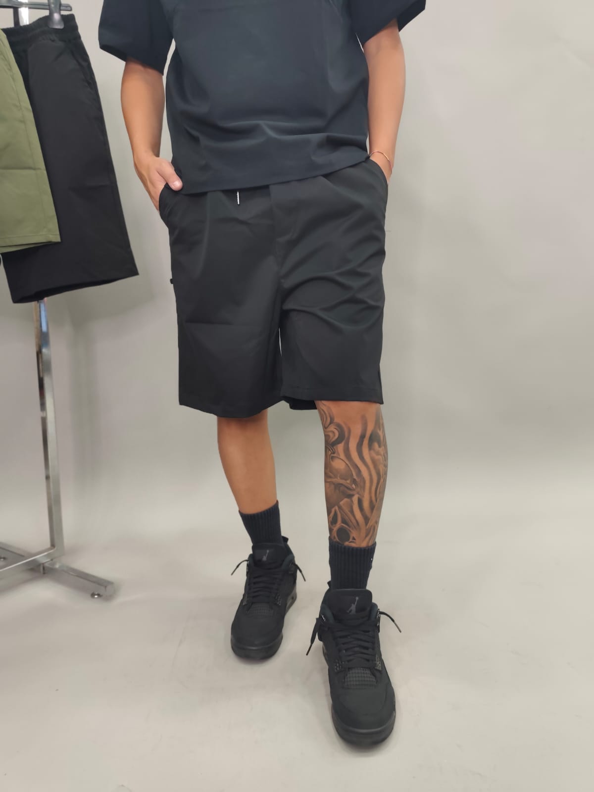 BERMUDA IN COTONE COLORE NERO