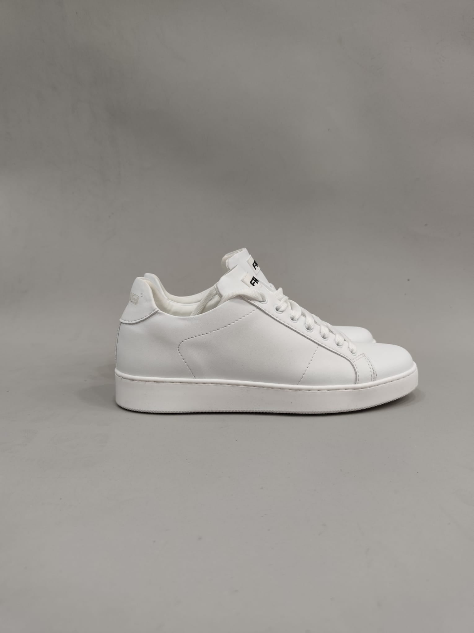 Scarpe FR09 Modello basic total white
